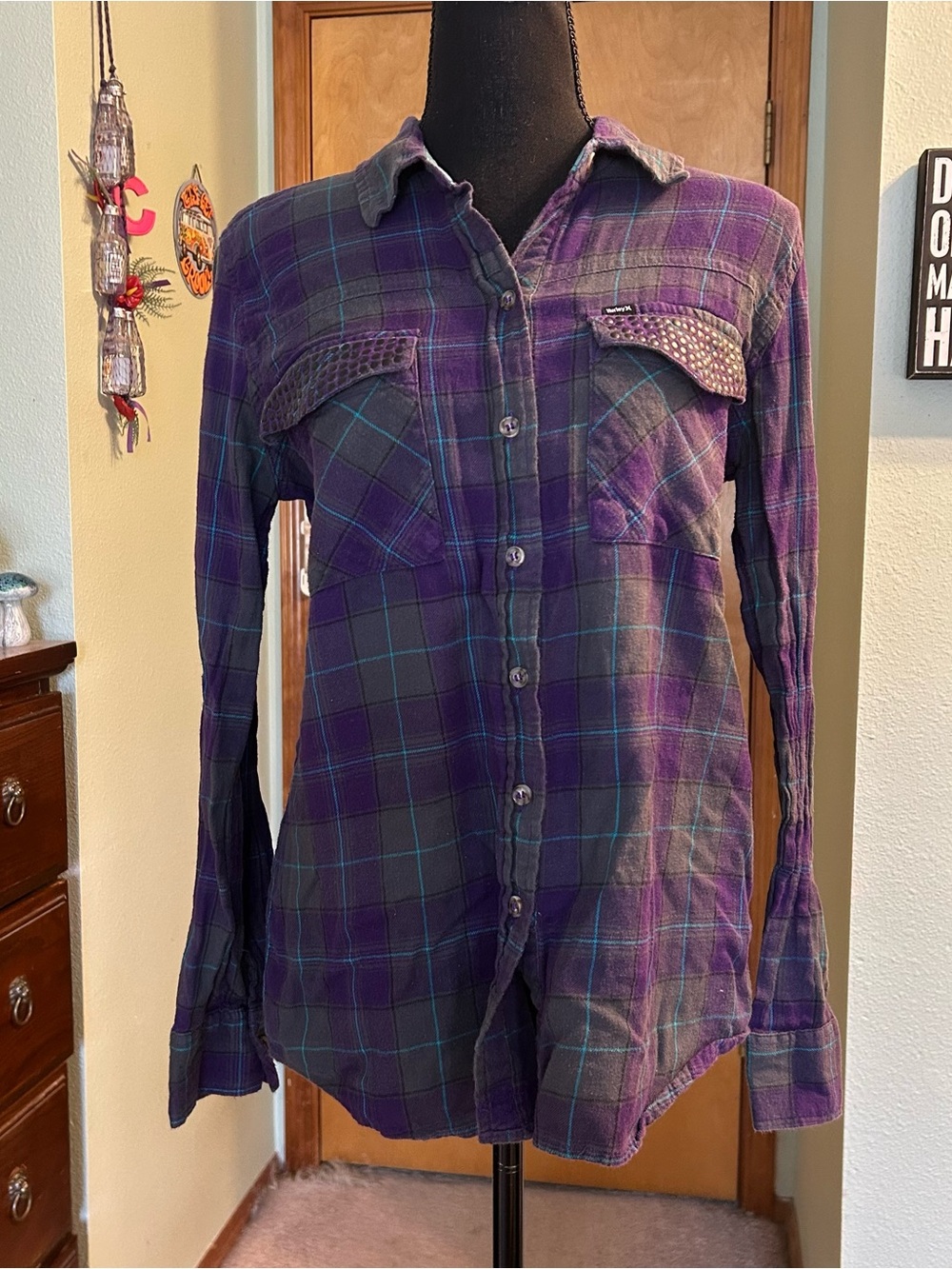Hurley purple gray blue plaid flannel long sleeve metal stud pocket flaps size L